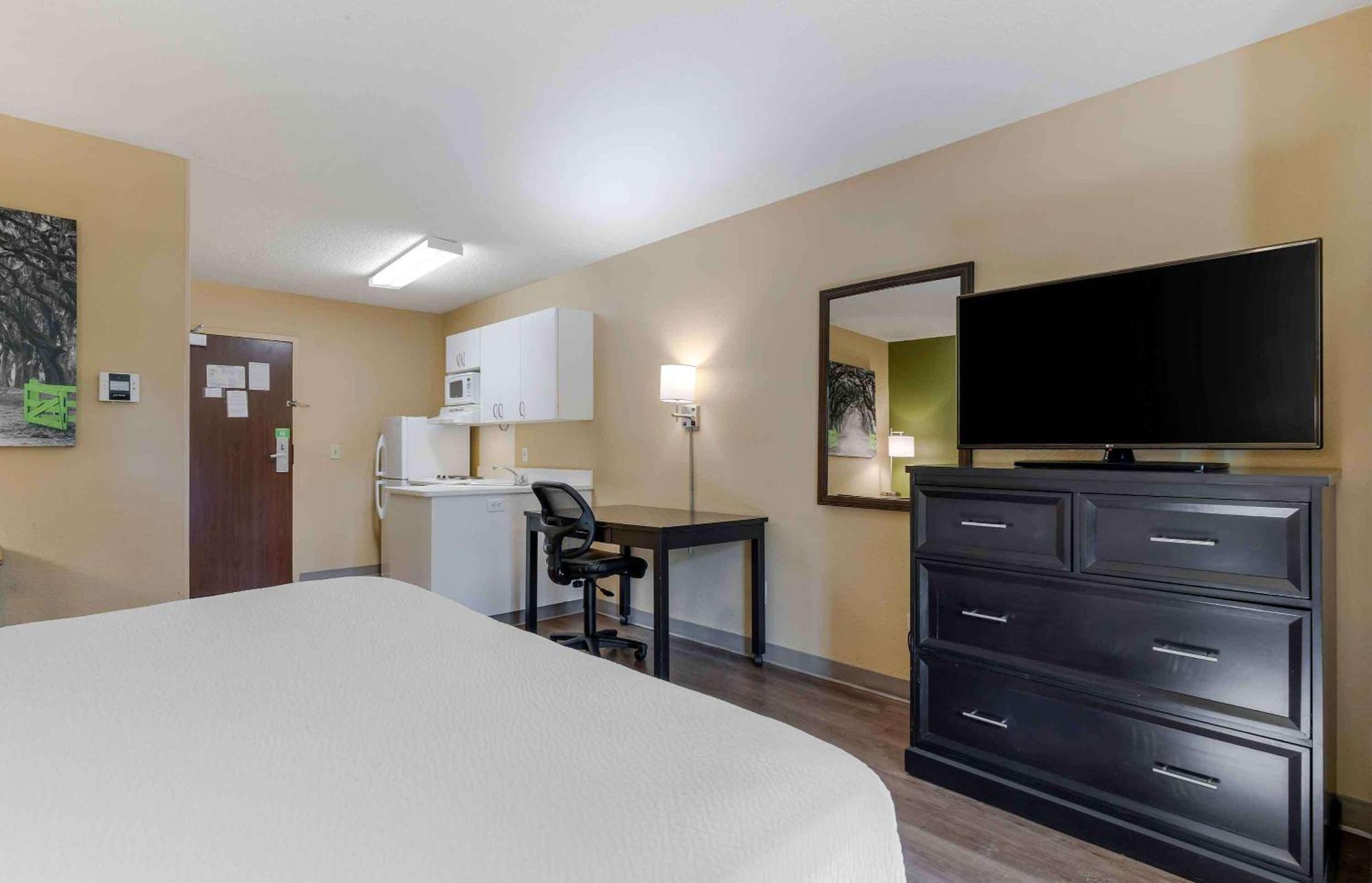 Extended Stay America Select Suites - Rockford - State Street Bagian luar foto