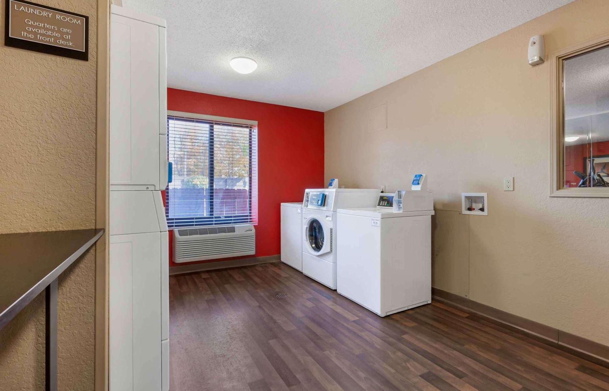 Extended Stay America Select Suites - Rockford - State Street Bagian luar foto