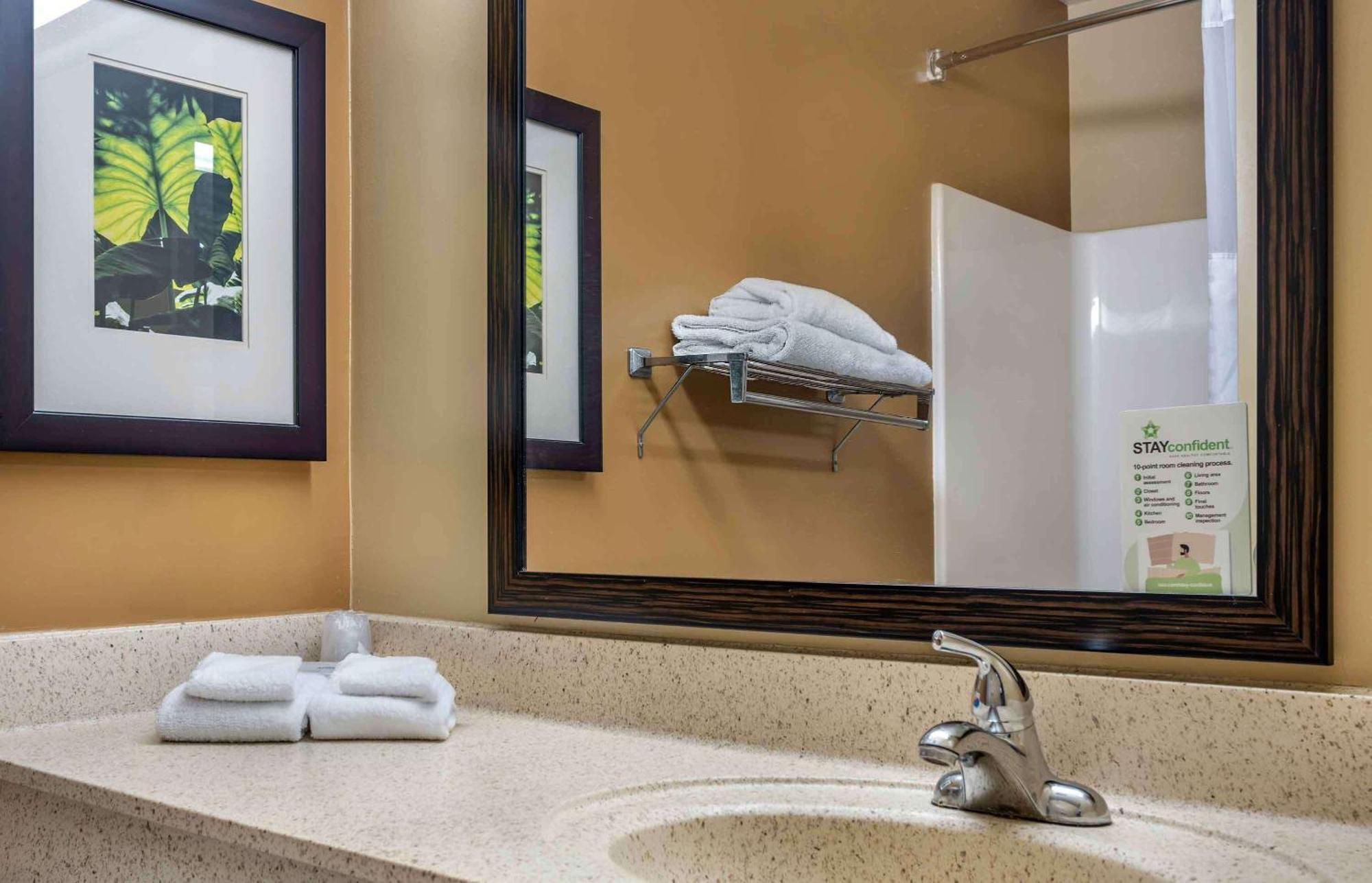 Extended Stay America Select Suites - Rockford - State Street Bagian luar foto