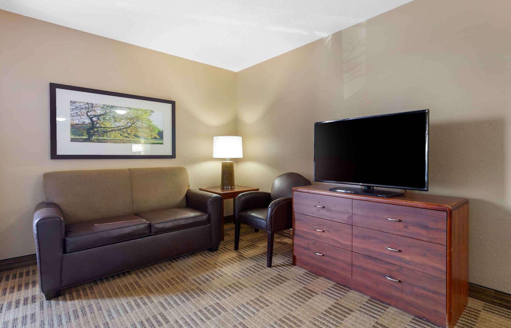 Extended Stay America Select Suites - Rockford - State Street Bagian luar foto