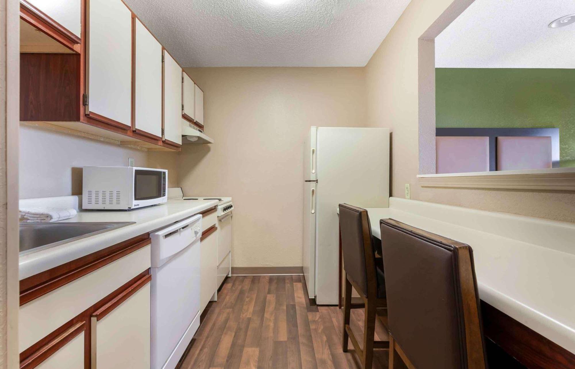 Extended Stay America Select Suites - Rockford - State Street Bagian luar foto