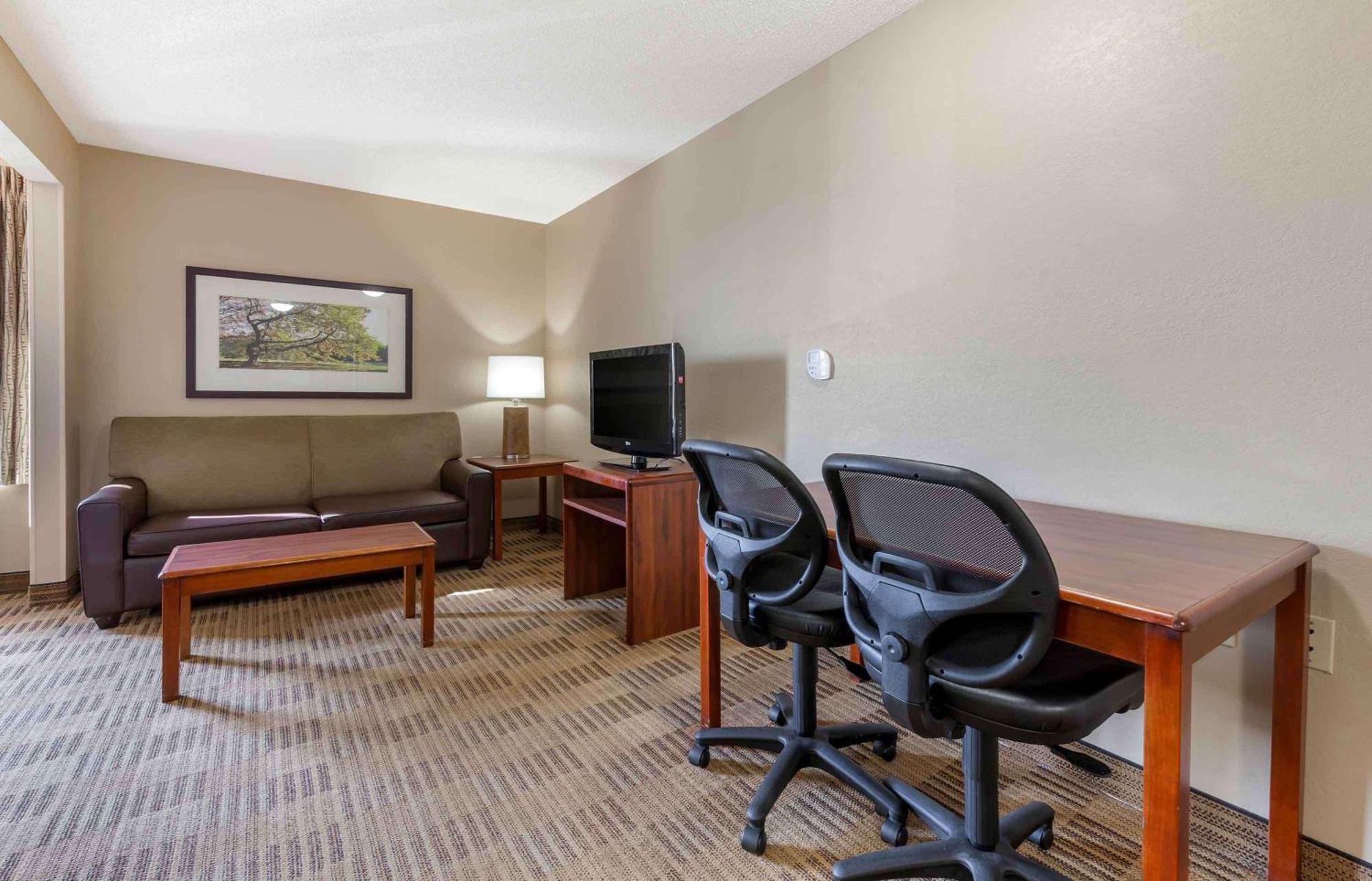 Extended Stay America Select Suites - Rockford - State Street Bagian luar foto