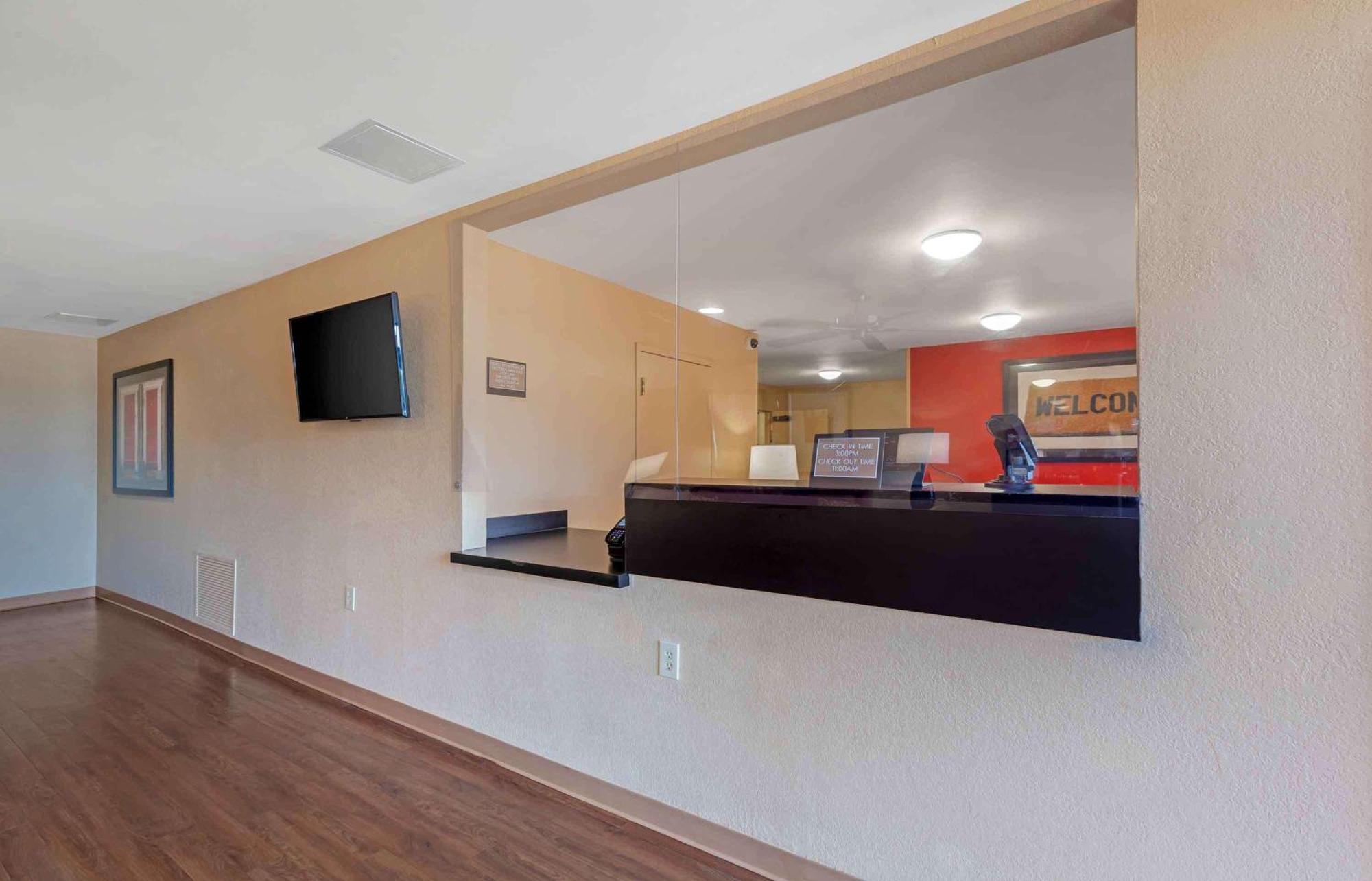 Extended Stay America Select Suites - Rockford - State Street Bagian luar foto