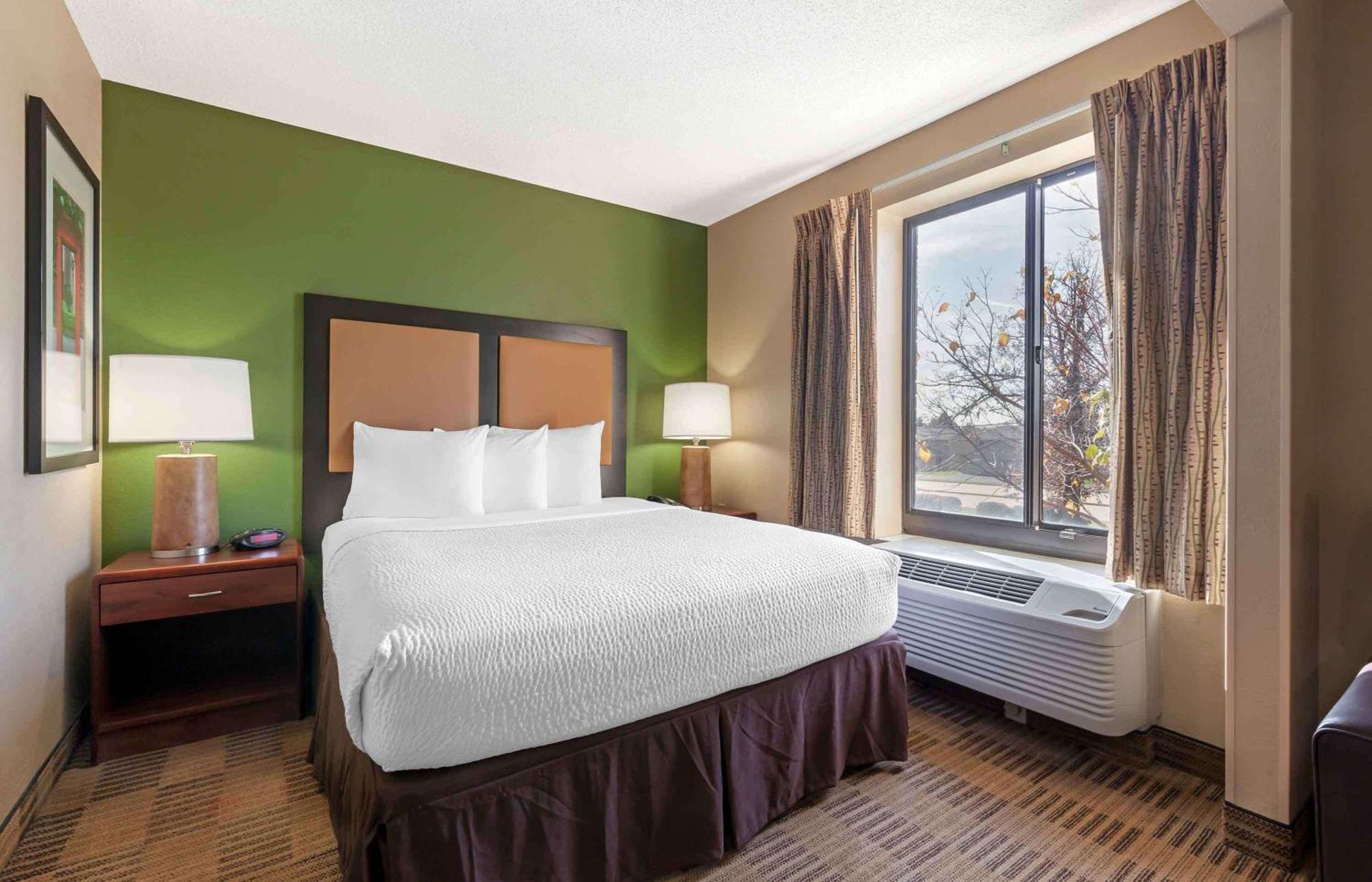 Extended Stay America Select Suites - Rockford - State Street Bagian luar foto